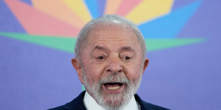 Em resposta a Trump, Lula afirma que países do BRICS não aceitarão tarifas unilaterais e defende comércio justo. Leia a reação do presidente brasileiro.