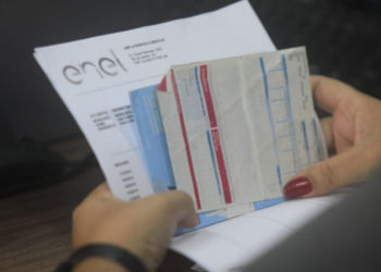 Agora é lei no RJ: concessionárias não podem incluir serviços extras sem consentimento na conta mensal. Multas para quem descumprir a regra.