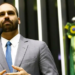 Em nota pública, Eduardo Bolsonaro pede que Itália não extradite Carla Zambelli, criticando sanções da Lei Magnitsky contra ministro do STF Alexandre de Moraes.