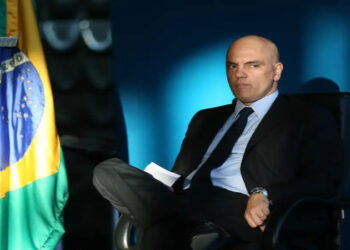 Lindbergh Farias (PT-RJ) entra com ação no STF para evitar que bancos no Brasil cumpram sanções dos EUA contra Alexandre de Moraes com base na Lei Magnitsky. Pedido destaca violação da soberania e ataque ao Judiciário.