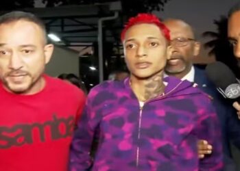 Em 22 de julho, Mauro “Oruam” Nepomuceno e Willyam Vieira atiraram pedras contra o delegado Moyses Santana Gomes e o oficial Alexandre Ferraz em ação de busca e apreensão, e agora respondem por tentativa de homicídio qualificado no III Tribunal do Júri do Rio.