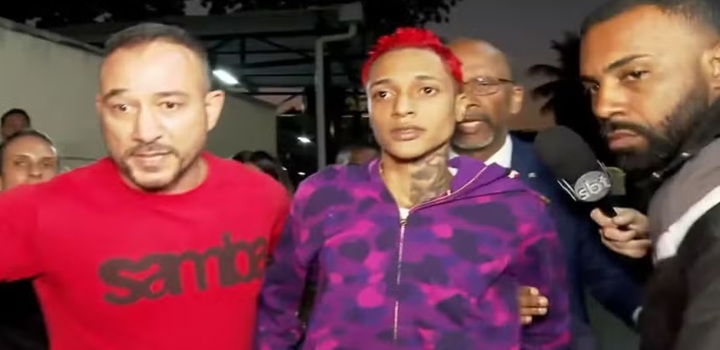 Em 22 de julho, Mauro “Oruam” Nepomuceno e Willyam Vieira atiraram pedras contra o delegado Moyses Santana Gomes e o oficial Alexandre Ferraz em ação de busca e apreensão, e agora respondem por tentativa de homicídio qualificado no III Tribunal do Júri do Rio.