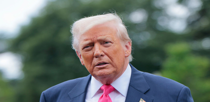 Donald Trump critica governo Lula, chamando-o de "esquerda muito radical", e vincula tarifas comerciais aos rumos políticos do Brasil. Resposta brasileira enfatiza soberania e independência judicial.
