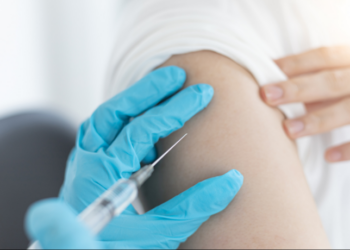 A Prefeitura de Cabo Frio realiza uma ação especial da campanha de vacinação contra a Influenza voltada para idosos com 60 anos ou mais.