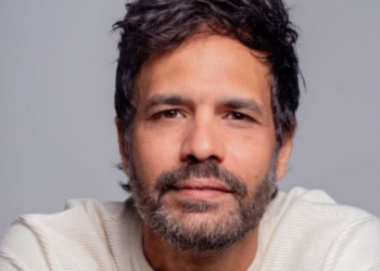 Mauricio Silveira, conhecido por papéis em novelas e direção teatral, falece aos 48 anos após complicações de câncer. Velório será no RJ.