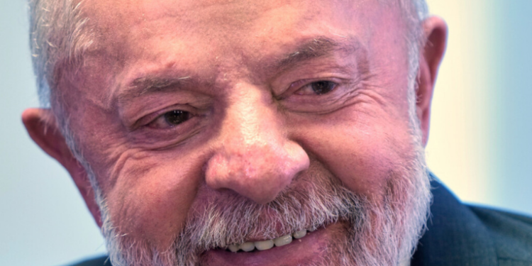 Segundo a Quaest, Lula vence todos os adversários testados para a eleição presidencial de 2026, tanto no 1º quanto no 2º turno. Rejeição a Bolsonaro e aliados aumenta.