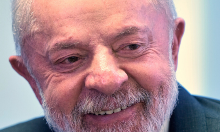 Segundo a Quaest, Lula vence todos os adversários testados para a eleição presidencial de 2026, tanto no 1º quanto no 2º turno. Rejeição a Bolsonaro e aliados aumenta.