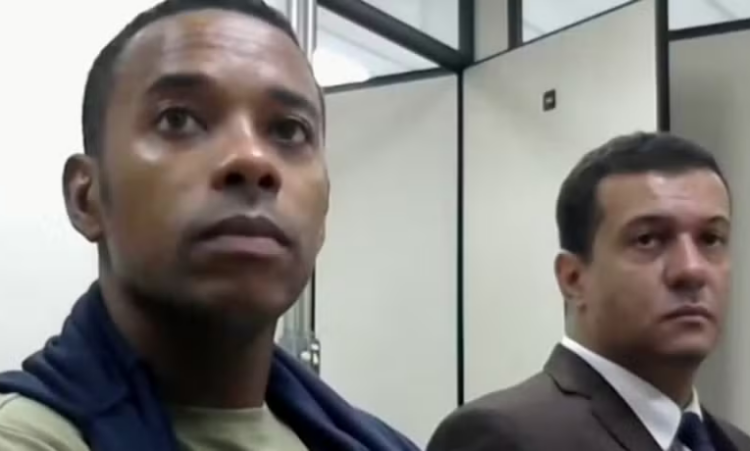 O Supremo decidiu manter Robinho preso por estupro coletivo na Itália. Ex-atacante cumpre pena em regime fechado na Penitenciária de Tremembé, em SP.