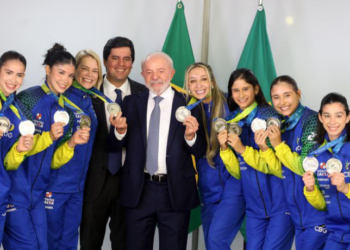 O presidente Lula anunciou a Universidade dos Esportes, ampliando projeto inicial de faculdade de futebol para diversas modalidades, com apoio ao Bolsa Atleta e incentivo ao esporte feminino