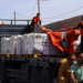 Aviões da Indonésia lançam mais de 80 toneladas de ajuda humanitária sobre a Faixa de Gaza, incluindo alimentos, medicamentos e suprimentos essenciais para moradores afetados por conflitos recentes.