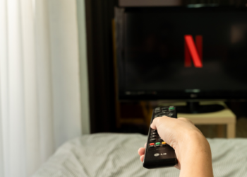 Nova contratação marca a entrada da Netflix em uma área comercial dedicada a anúncios do setor de apostas.