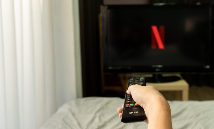 Nova contratação marca a entrada da Netflix em uma área comercial dedicada a anúncios do setor de apostas.