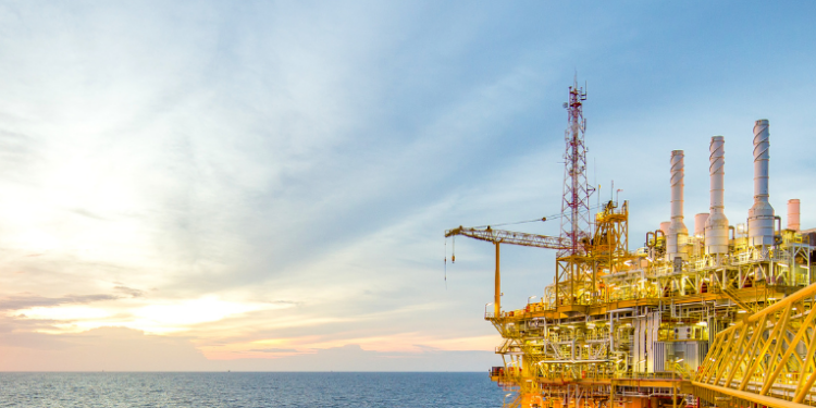 Petrobras projeta produção interna total de diesel até 2029, reduzindo importações e ampliando segurança energética, com foco em combustível mais sustentável.