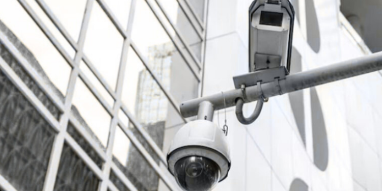 Comissão Parlamentar de Inquérito do Rio investiga uso e licenciamento de sistemas de videomonitoramento, com participação de empresas e secretário municipal, em audiência na Alerj