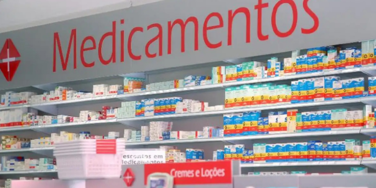 Fiocruz e EMS assinam acordo para produzir liraglutida e semaglutida no Brasil, fortalecendo a indústria nacional e ampliando acesso a tratamentos eficazes contra obesidade e diabetes