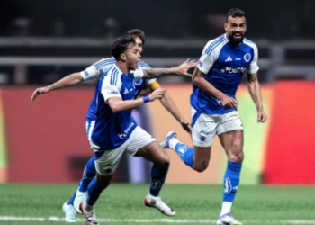 Cruzeiro vence o Atlético-MG por 2 a 0 na Arena MRV e garante vantagem importante nas quartas da Copa do Brasil. Lucas Silva completa 300 jogos pelo clube celeste.