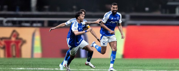 Cruzeiro vence o Atlético-MG por 2 a 0 na Arena MRV e garante vantagem importante nas quartas da Copa do Brasil. Lucas Silva completa 300 jogos pelo clube celeste.