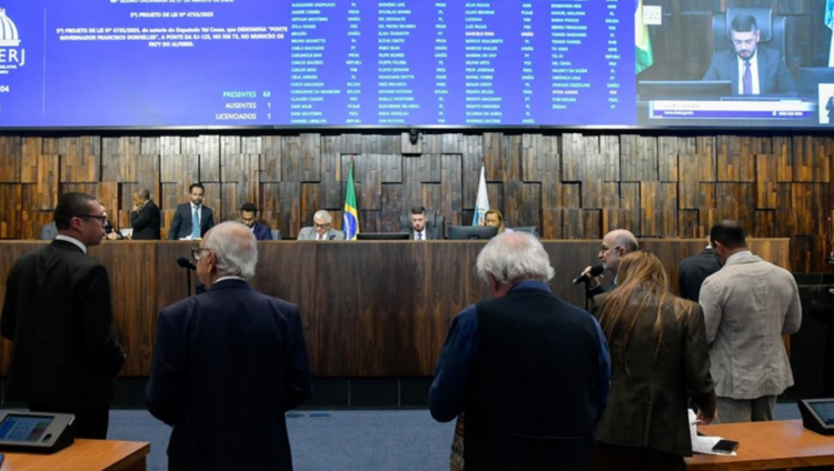 Cerca de 800 aprovados no concurso da segurança pública de 2014 no RJ finalmente serão convocados. Acordo será oficializado em setembro, segundo Rodrigo Bacellar.