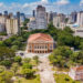 Deputados aprovam projeto que transfere simbolicamente a capital do Brasil para Belém durante a COP30, reforçando o compromisso nacional com o debate climático.