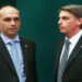 Mensagens do celular de Jair Bolsonaro revelam detalhes da operação de Eduardo nos EUA, brigas entre pai e filho, a estratégia de Silas Malafaia para pressionar o STF e um pedido de asilo à Argentina.