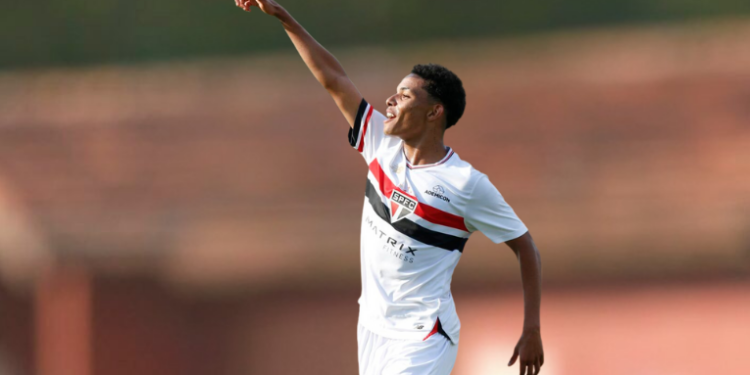 São Paulo FC encara Votuporanguense e Ferroviária pelo Paulista Sub-15 e Sub-17. Entrada gratuita e transmissões ao vivo pelo SPFC Play.
