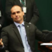 Após assalto a residência de avós e mãe de Flávio Bolsonaro em Resende, Eduardo Bolsonaro acusa Polícia Federal e Alexandre de Moraes de vazamento de dados de familiares.