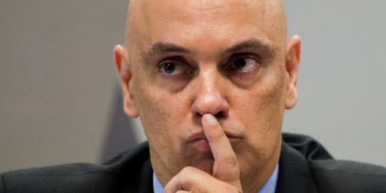 Alexandre de Moraes diz ao Washington Post que não recuará em investigações sobre suposta trama golpista. Entrevista revela postura firme e repercussão global de suas decisões.