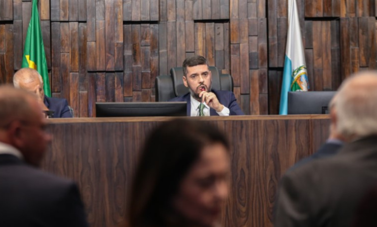 Aprovados no concurso da Polícia Militar de 2014 podem ser convocados em breve, segundo Rodrigo Bacellar. Governo enviará pacote com projetos sobre economia e segurança à Alerj.