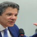 Fernando Haddad desafia ex-ministros da Fazenda para debate público sobre contas do governo federal e destaca redução do déficit durante sua gestão antes de deixar o cargo.