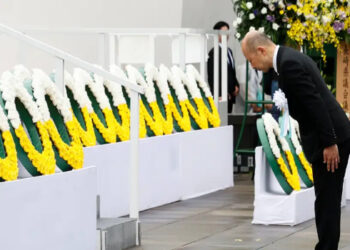 Nagasaki marcou 80 anos do ataque atômico com uma cerimônia no Parque da Paz, reunindo sobreviventes, autoridades e representantes de 100 países. O evento destacou apelos pela paz e pelo fim dos conflitos armados no mundo.