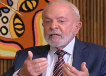 Presidente Lula defende soberania brasileira em artigo no New York Times, rebate tarifas de Trump e destaca conquistas do PIX e redução do desmatamento. Leia a resposta completa.