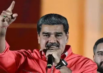 Maduro mobiliza 4,5 milhões de milicianos após os EUA dobrarem para US$ 50 milhões a recompensa por sua captura, em meio a acusações de narcotráfico.