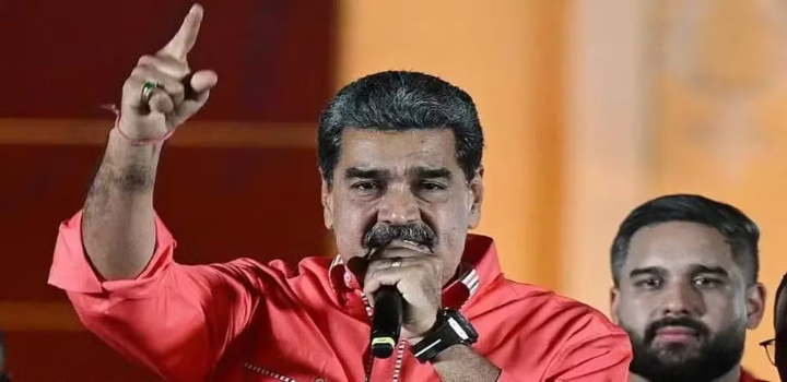 Maduro mobiliza 4,5 milhões de milicianos após os EUA dobrarem para US$ 50 milhões a recompensa por sua captura, em meio a acusações de narcotráfico.