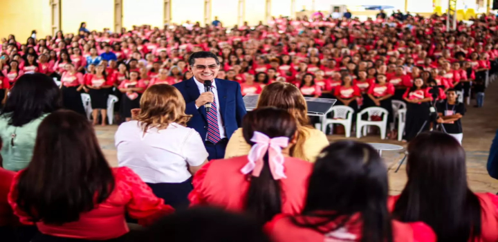 Durante congresso feminino em Itaituba (PA), o pastor Océlio Nauar afirmou que mulheres brancas são “mais caras” do que negras. A fala gerou revolta nas redes e foi considerada racista e sexista.