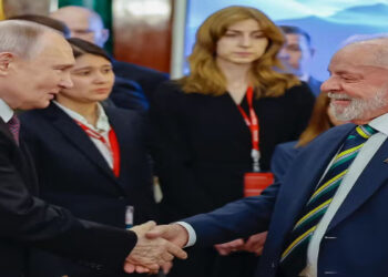 Lula e Putin conversam por telefone após encontro do líder russo com Trump. Guerra na Ucrânia, diplomacia e cooperação no Brics foram temas da ligação de 30 minutos.