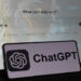Relatório internacional aponta falhas graves no ChatGPT, com respostas que incentivam comportamentos perigosos. OpenAI promete melhorias.
