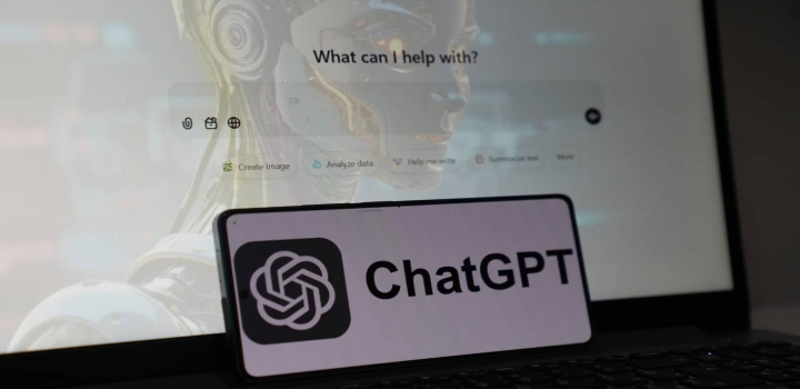 Relatório internacional aponta falhas graves no ChatGPT, com respostas que incentivam comportamentos perigosos. OpenAI promete melhorias.