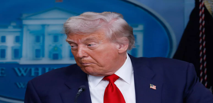 Governo dos EUA anuncia revisão massiva de todos os vistos de estrangeiros. Medida visa identificar irregularidades, como crimes e "antiamericanismo" em redes sociais, podendo resultar em cancelamento e deportação. Entenda.