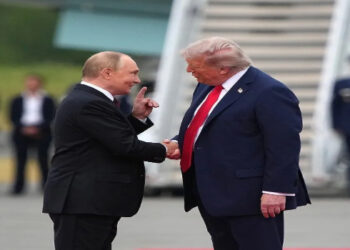Reunião de três horas entre Donald Trump e Vladimir Putin no Alasca termina sem acordo para cessar-fogo na guerra da Ucrânia. Líderes trocaram elogios, falaram em avanços e planejam novo encontro em Moscou.