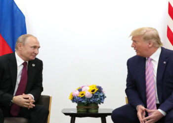 Assessor do Kremlin confirma que Trump e Putin se reunirão nos próximos dias. Local já foi definido, mas segue em sigilo. Moscou ignorou proposta de reunião com Zelensky.