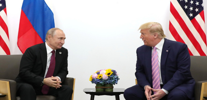 Assessor do Kremlin confirma que Trump e Putin se reunirão nos próximos dias. Local já foi definido, mas segue em sigilo. Moscou ignorou proposta de reunião com Zelensky.
