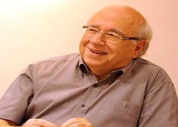 O escritor Luis Fernando Verissimo, autor de mais de 80 livros e um dos cronistas mais populares do Brasil, morreu aos 88 anos em Porto Alegre após complicações de pneumonia.