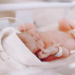 Corte Interamericana julga Brasil por mortes de 96 recém-nascidos em Cabo Frio (RJ) entre 1996 e 1997. Famílias pedem reconhecimento de responsabilidade, indenizações e melhorias na saúde neonatal.