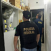 A Polícia Federal investiga contratos milionários da OS Prima Qualitá em Arraial do Cabo e outras cidades do RJ. Entre 2022 e 2024, R$ 1,6 bilhão foram pagos, sendo R$ 91 milhões de recursos federais. Auditorias apontam irregularidades em contratações.