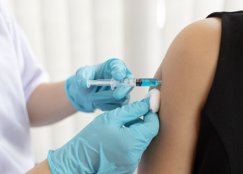 Secretaria de Saúde de Macaé convoca adolescentes e jovens de 15 a 19 anos para se vacinar contra HPV. Mobilização terá ação no Calçadão da Rui Barbosa no dia 27 de setembro.