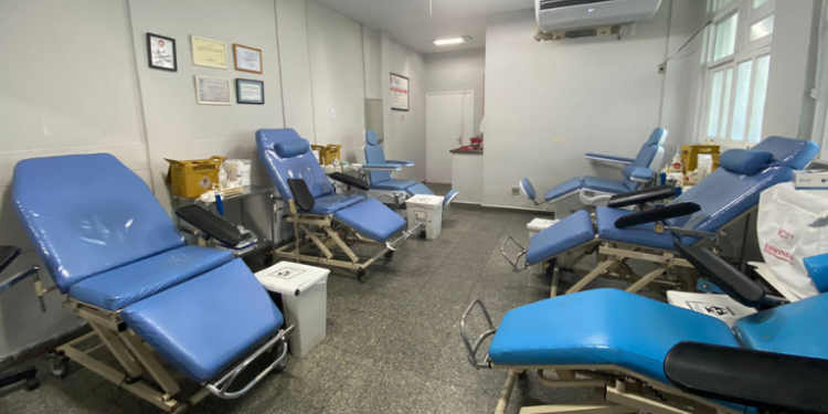 O Hemocentro Regional de Campos está em crise, com o estoque de sangue em níveis alarmantes. Sua doação é vital para salvar vidas e garantir procedimentos cirúrgicos. Confira os requisitos, horários e locais de doação.
