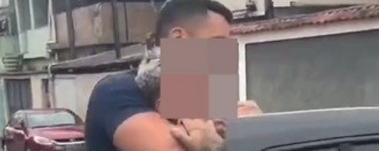 Adolescente ligado a Oruam é apreendido novamente no Rio após reagir a policiais. Investigado por tráfico, roubos de veículos e agressão contra ex-namorada.