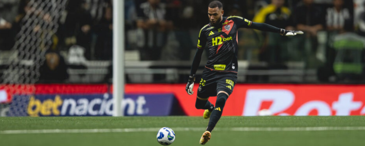 Atlético-MG venceu o Mirassol por 1 a 0 no Brasileirão em jogo dramático. Mesmo com expulsão de Junior Alonso e lesão de Júnior Santos, time mineiro segurou o resultado.