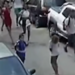 Curicica, na Zona Oeste do Rio, foi palco de intenso tiroteio neste domingo (28). Confronto entre milicianos e traficantes assustou moradores e deixou uma mulher ferida.