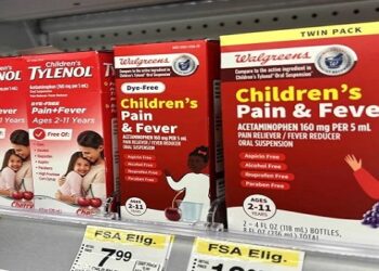 Entenda a polêmica declaração de Donald Trump que liga o uso de paracetamol na gravidez ao autismo. Especialistas e agências de saúde globais, como OMS e EMA, rejeitam a afirmação, baseando-se em estudos robustos que não confirmam a relação. Confira o que diz a ciência.